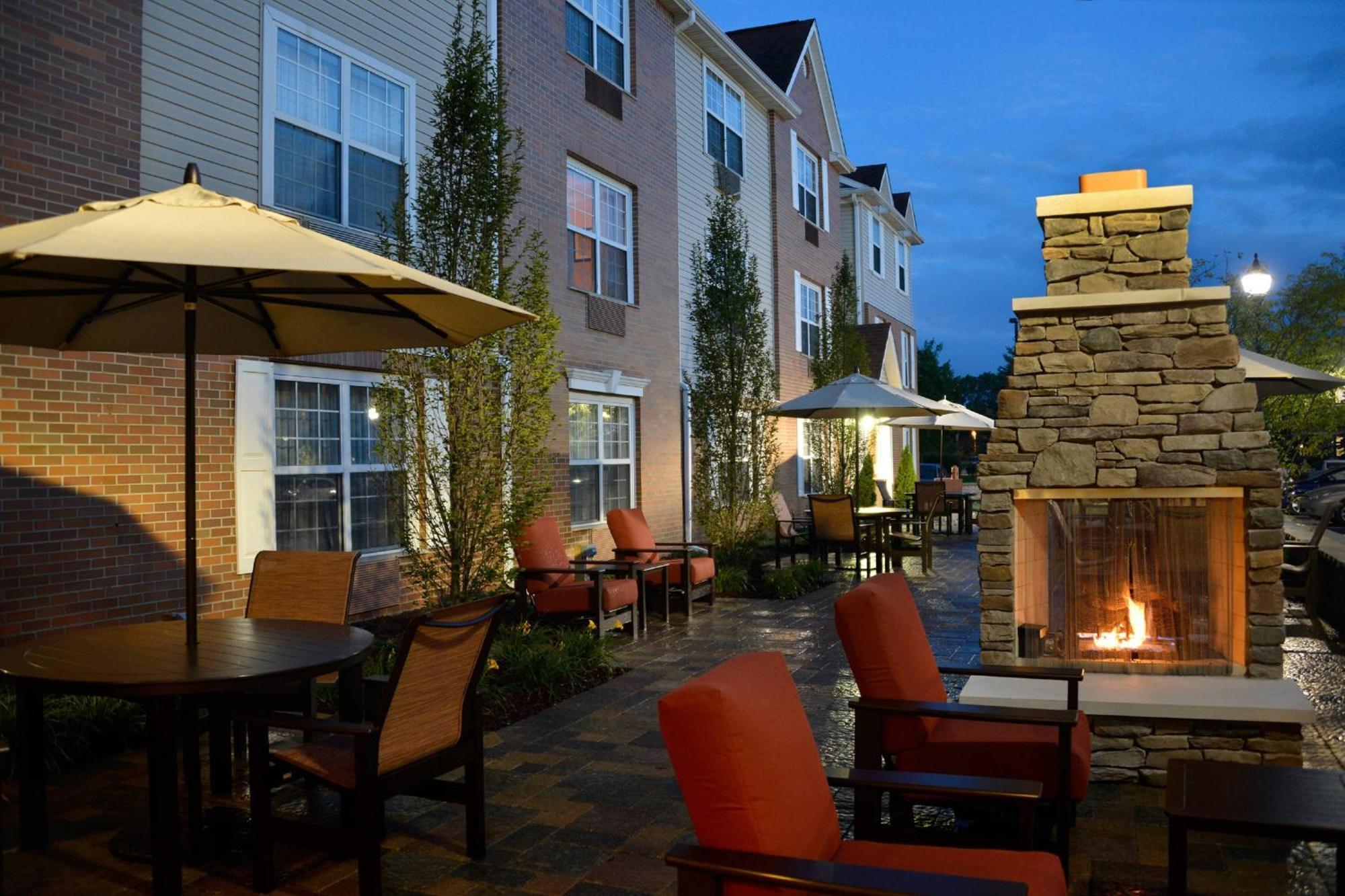Towneplace Suites By Marriott East Lansing Exterior foto